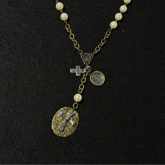 Elegant Gold and Cream Pendant Necklace - Picture 2 of 4